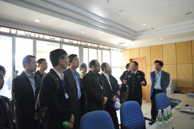 Photo 30 - The Commander of the Dongshen Public Security Bureau briefed the delegation about the security measures along the Dedicated Aqueduct..