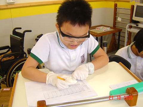 Sampling Tests at School - 
By Ko Fook Iu Memorial School the Spastics Association of Hong Kong